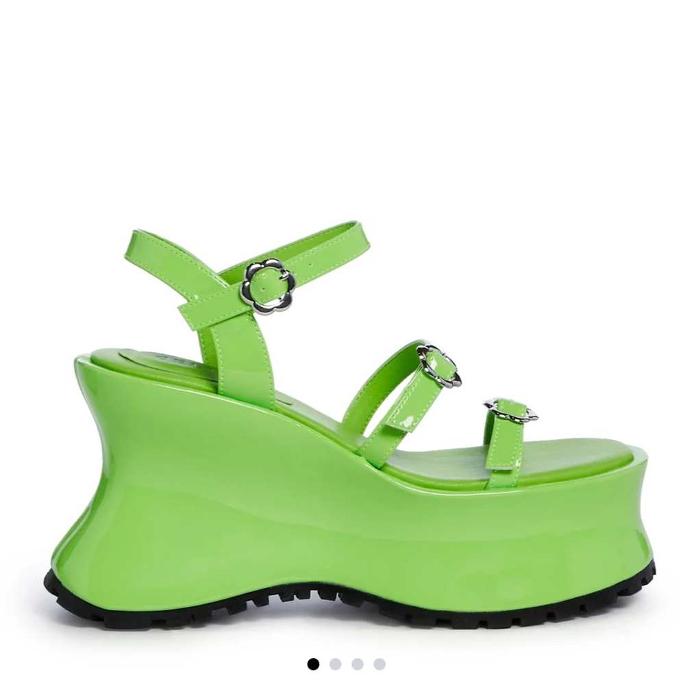 Delia's sightseeing daisy buckle strap platform sandals new 8 lime